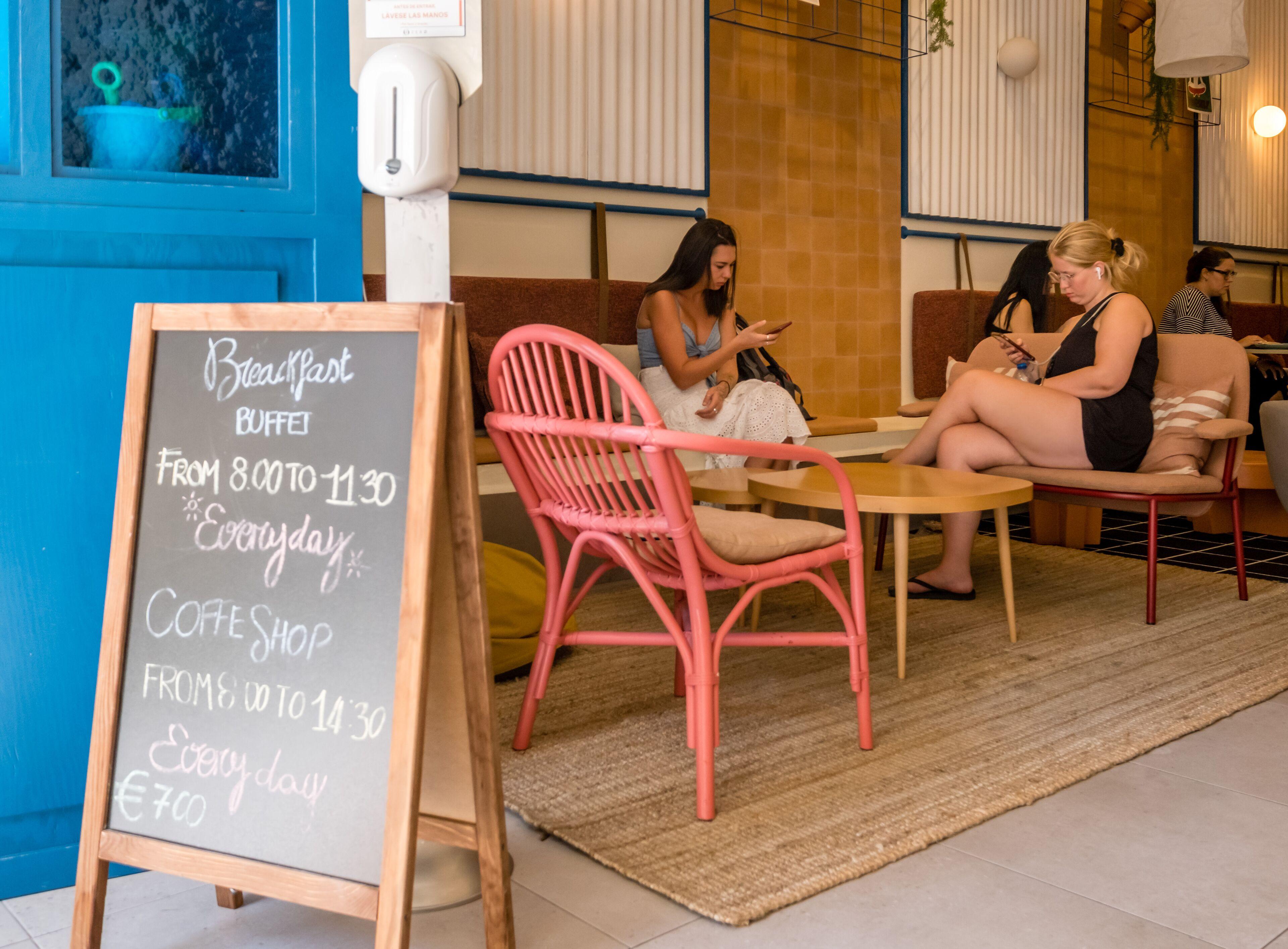 Amistat Beach Hostel Barcelona — Photos 3